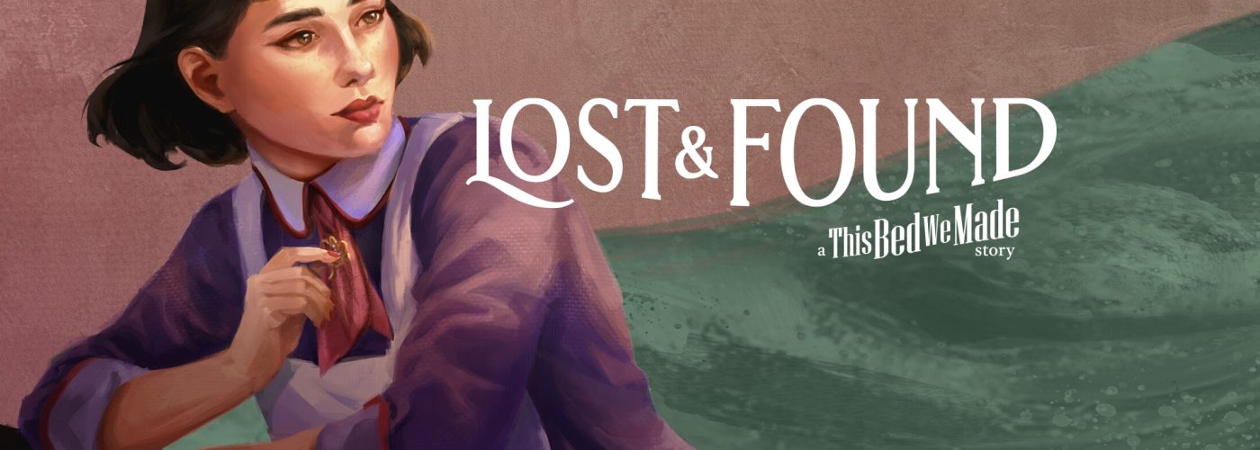 Sophie Roy appoggiata a una ringhiera con il logo di Lost & Found: A This Bed We Made Story sullo sfondo del mare.